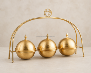 Ensemble de plateaux décoratifs floraux plaqués or avec poignée en calligraphie arabe, faits à la main, multifonctionnels, pour la présentation du Ramadan - Product Image 1