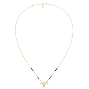 Collier traditionnel culturel avec perles noires et motif floral en diamant central - Product Image 1