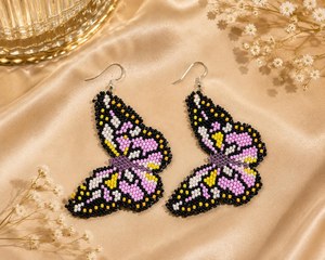 Pendientes de Mariposa con Cuentas de Colores, Estilo Bohemio, Hechos a Mano, Joyería Artística Moderna - Product Image 1