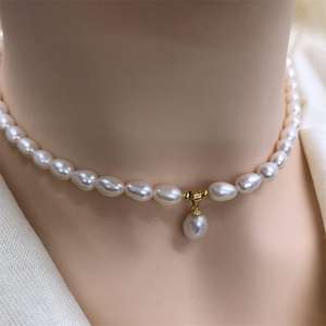 Collier de perles de riz de haute qualité, petit collier de perles de bébé de 4,5 à 5 mm avec pendentif, tendance, qualité fine - Product Image 1