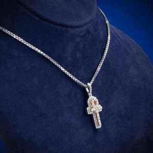 Colgante de Lujo de Plata 925 con Baño de Rodio, Cruz Ankh de Moissanita con Corte Brillante y Engaste Pavé, para Fiesta y Uso Diario, Unisex - Product Image 2