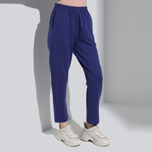 Conjunto Deportivo para Hombre en Azul Marino, Estilo Urbano Moderno, 100% Algodón, Camiseta Holgada con Estampado Frontal y Pantalones Largos - Product Image 3