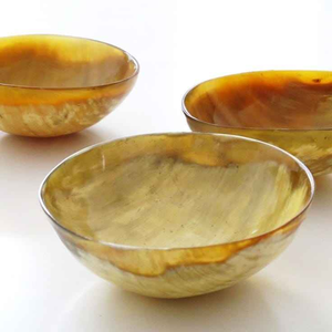 Bol de service en corne naturelle de haute qualité, fait main, poli avec soin, design classique par Whimsy Art Craft - Product Image 5