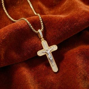 Collar con Colgante de Cruz de Jesús en Tono Dorado con Incrustaciones de Moissanita, Estilo Hip Hop, Joyería de Lujo Unisex, Regalo para Hombres y Mujeres - Product Image 3