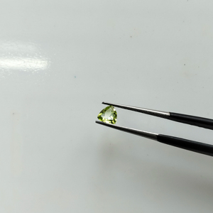 Péridot vert naturel 5 mm, taille triligne, qualité supérieure, pierre précieuse en vrac pour la fabrication de bijoux - Product Image 3