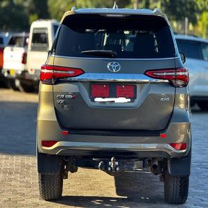 Gran Oferta en Toyota Fortuner, Precio Accesible, SUV Confiable en Excelentes Condiciones, Bajo Kilometraje - Product Image 1