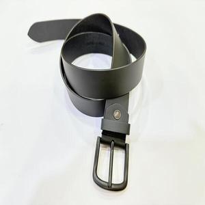 Ceinture en cuir PU pour homme avec boucle à ardillon, design classique, durable, réglable, pour jeans décontractés, tenues habillées et affaires - Product Image 4
