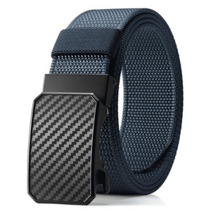 Cinturón Casual Marrón con Patrón de Fibra de Carbono, Hebilla de Cierre Automático, Estilo de Moldeo de una Sola Pieza, Duradero, para Hombre - Product Image 6