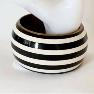 Bracelet jonc en résine écologique haut de gamme, modèle moderne, bijoux faits à la main pour filles et femmes, accessoire de mode pour usage quotidien - Product Image 2