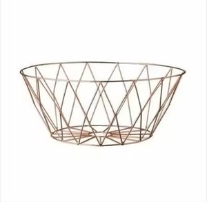 Cesta de frutas de alambre en forma de barco ovalado dorado con patas para centro de mesa, la más vendida - Product Image 4