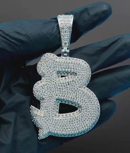 จี้ตัวอักษรหรูหรา สไตล์ฮิปฮอป ประดับเพชรแบบ Iced Out จี้เพชร VVS แบบสั่งทำพิเศษ จี้ตัวอักษรประดับมอสซาไนต์ จี้เงินแท้ 925 - Product Image 2