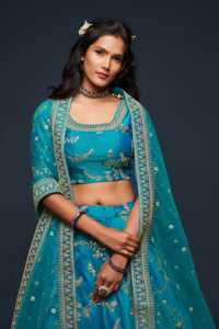 Ensemble Lehenga Choli brodé orange avec dupatta, col rond, manches trois quarts, coupe trapèze, longueur au sol, robe de demoiselle d'honneur classique - Product Image 4