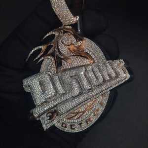 Colgante Redondo Personalizado de Plata Sólida 925 con Diamante Moissanita y Certificado, Estilo Iced Out para Hombres y Mujeres - Product Image 4