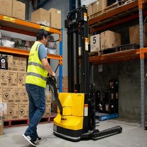 Apilador Eléctrico Profesional para Almacenes, Diseñado para un Transporte Eficiente de Palés, Capacidad de Elevación de 1000 kg, 1500 kg, 2000 kg - Product Image 1