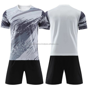 Conjuntos de Uniformes de Fútbol Personalizados con Serigrafía, Logotipo Personalizado, Ropa Deportiva de Alta Calidad 100% Poliéster con Cuello Redondo - Product Image 5