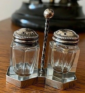 Ensemble élégant et luxueux de salières et poivrières en métal pour la maison, les restaurants et les hôtels - Product Image 4
