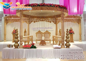 Mandap en bois sculpté en forme de paon à Londres, mandap en bois traditionnel pour mariage indien, décoration de mandap rond en bois pour mariage hindou, Royaume-Uni - Product Image 3
