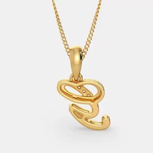 Pendentif en or moderne avec diamant en forme de G pour femmes, bijoux fins et légers pour un usage quotidien et pour les soirées, avec un design élégant et un look haut de gamme - Product Image 3