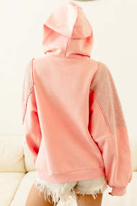 Sudadera con capucha rosa personalizada para mujer, de forro polar grueso, con cordón bordado, bolsillo canguro, informal, con logo frontal, para invierno - Product Image 3