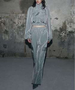 Chaqueta Deportiva Impermeable y Cortavientos Personalizada 2026 de Alta Calidad para Mujer, con Cierre y Rayas, Transpirable, OEM - Product Image 2