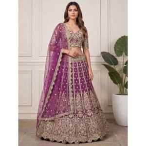 Lehenga Choli Tradicional Chino Bordado en Color Morado para Damas de Honor - Product Image 1
