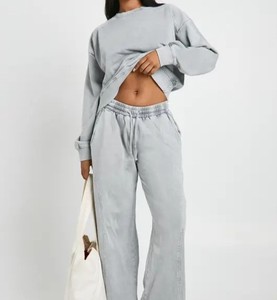 Ensemble de survêtement zippé pour femme : veste à col et pantalon assorti – Tenue de sport décontractée – Fournisseur en gros de survêtements sous marque privée - Product Image 1