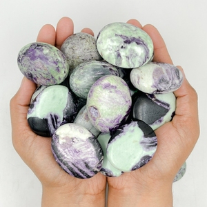 Pierre de palmier Kammererite ovale naturelle faite à la main, cristal violet rare pour la guérison, la méditation Reiki, la décoration énergétique, vente en gros - Product Image 3