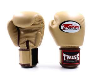 Gants de Muay Thai Twins de haute qualité, logo et design personnalisés, gants de boxe Twins pour l'entraînement et le sparring, gants de boxe MMA. - Product Image 1
