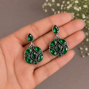 Boucles d'oreilles pendantes en argent oxydé avec pierres précieuses multicolores en gros |   Monture sertie de fleurs, tendance, en laiton plaqué argent antique |   Indien - Product Image 4