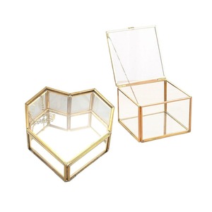 Caja de Joyería de Metal y Vidrio Rectangular de Lujo Hecha a Mano, Personalizada con Diseño de Pirámide de Vidrio - Product Image 4