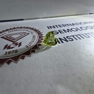 Diamant de laboratoire 1,7 carats, taille brillant cœur, vert jaunâtre intense fantaisie, VS1, certifié IGI, vente en gros, fabricant, usine - Product Image 4