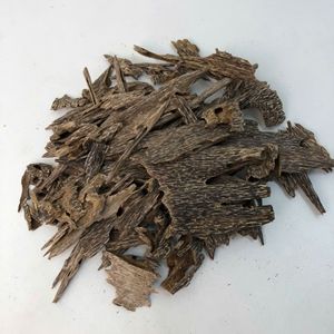 Lujosas Virutas de Madera de Oud de Vietnam, Aceite Esencial Aromatizado con Sándalo y Franquincienso, Polvo de Semillas de Agarwood - Product Image 3