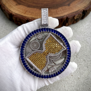 Montre Pendentif Sablier Hip Hop Chrétien Personnalisé en Moissanite Sertie de Micro-Pavé avec Design Engrenage en Argent 925 VVS - Product Image 5