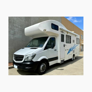 Autocaravana moderna con interior elegante y cómodas condiciones para dormir - Product Image 6