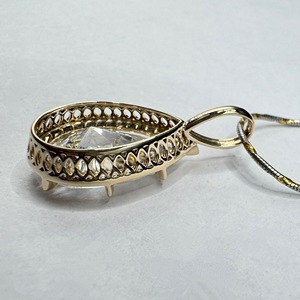 Pendentif en or jaune 14 carats avec diamant de laboratoire taille poire 8,00 carats, certifié IGI, solitaire, sans chaîne - Product Image 3