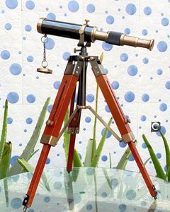 Telescopio Náutico Vintage de Latón con Trípode de Madera, Monocular Antiguo, Telescopio Decorativo, Regalo Marítimo - Product Image 1