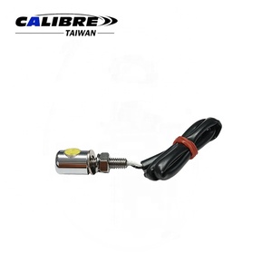 Plaque d'immatriculation de moto LED TAIWAN CALIBRE série R arrière avec boulon M6 chromé 13x17mm Garantie 1 an pour le remplacement - Product Image 3