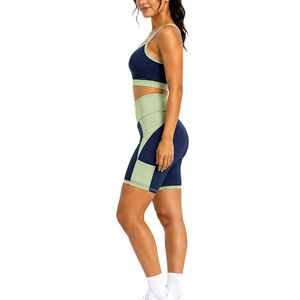 Ensemble de sport côtelé élégant et sans coutures pour femme – Tenue d'entraînement ajustée et extensible pour le fitness, la gym, la course et l'exercice - Product Image 3