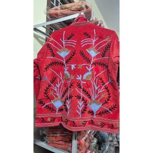Veste en velours Suzani colorée, manteau brodé à la main avec des motifs floraux, mode bohème de créateur - Product Image 5