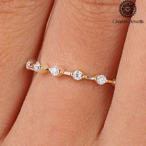 Bague de Fiançailles et d'Éternité Classique en Argent Plaqué Or Rose avec Moissanite Taille Coussin Sertie à Griffes pour Femme - Product Image 1