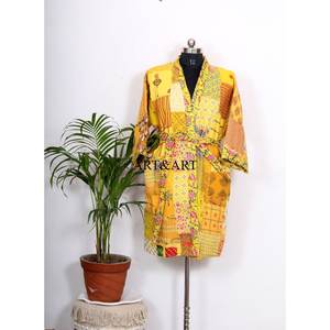 Robe kimono légère en coton avec imprimé floral traditionnel pour femme, idéale pour la nuit et la détente à la maison - Product Image 1