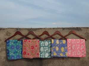 Sarongs en coton imprimé pour femmes en gros |   Paréos de plage floraux faits à la main |   Lot de paréos légers d'été - Product Image 4