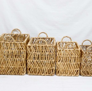 Panier de rangement en jacinthe d'eau naturelle tressé à la main avec poignées – Collection très prisée - Product Image 3