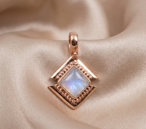 Pendentif géométrique en pierre de lune arc-en-ciel naturelle, collier artisanal en argent sterling 925, bijou en pierre précieuse, cadeau d'anniversaire - Product Image 4