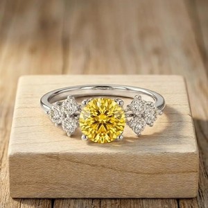 Bague en or massif 10K 14K 18K certifiée IGI, couleur DEF, clarté VS VVS, style sept pierres, diamant rond jaune cultivé en laboratoire - Product Image 2