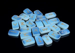 Pierres runiques en fluorite bleue, forme rectangulaire, symboles Futhark sculptés, ensemble de cristaux d'art de collection - Product Image 3