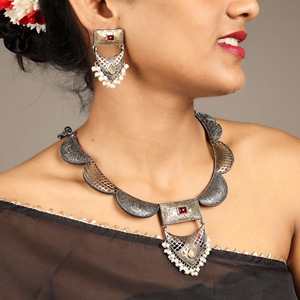 Conjunto de Joyería Boho de Plata Oxidada de Dos Tonos |   Collar y pendientes tribales de piedra roja |   Set de Regalo Étnico Indio para Bodas - Product Image 2