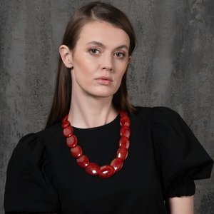 Collar Largo Rojo Anaranjado para Mujer, Collar Grande Hecho a Mano con Resina Roja, Estilo Bohemio - Product Image 3