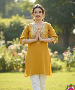 Tunique en coton moutarde pour femmes avec broderies sur le col et les poignets, coupe classique, tenue décontractée traditionnelle indienne pakistanaise - Product Image 1