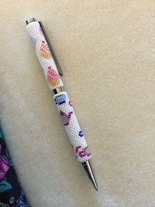 Bolígrafos de Lujo Hechos a Mano con Cuentas de Semillas para un Estilo de Escritura Único, Diseño Tribal, Bolígrafos de Cuentas de Semillas Hechos a Mano para Papelería Artesanal - Product Image 4